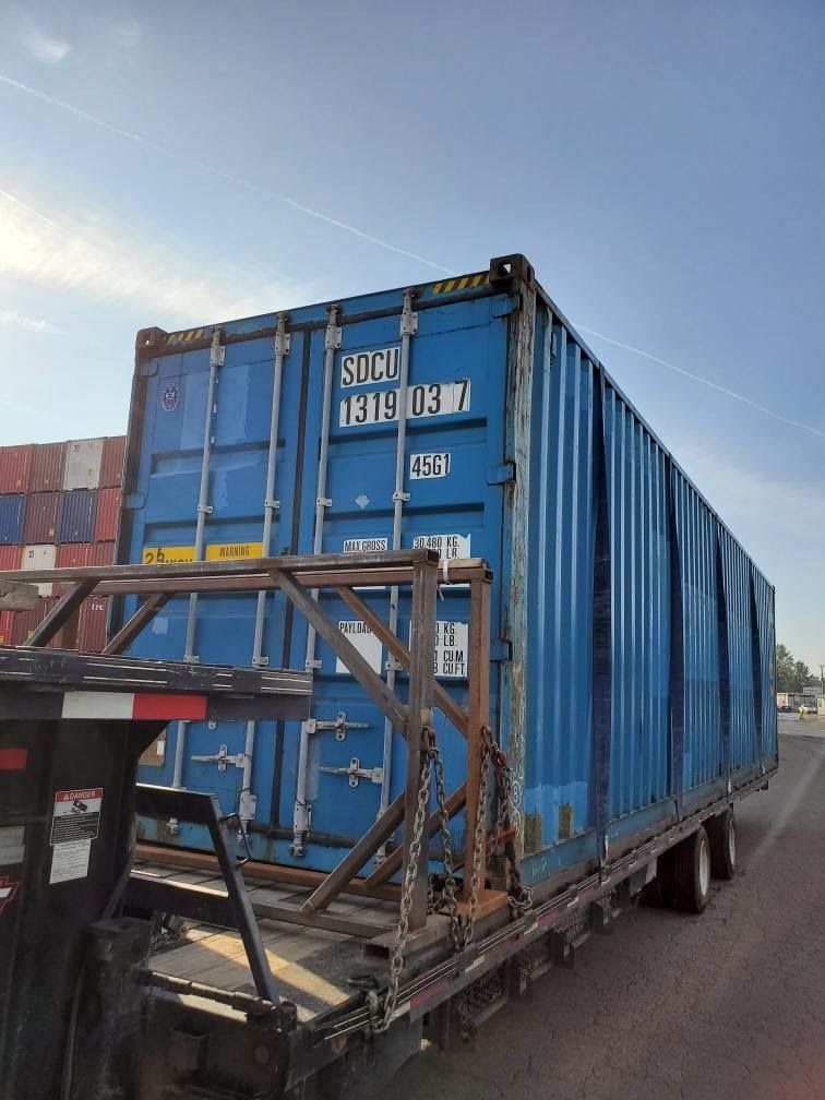 SHIPPING / STORAGE CONTAINERS W/ DELIVERY 20,40,40 HC .BUY/SELL. Financing & Lease Available!