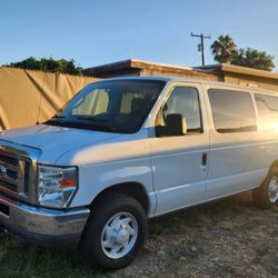 2012 Ford E-350