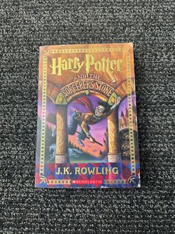 Scholastic Harry Potter and the Sorcerer's Stone Book 1 J.K. Rowling PB Illus