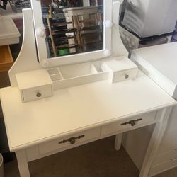 Makeup desk with mirror and lights