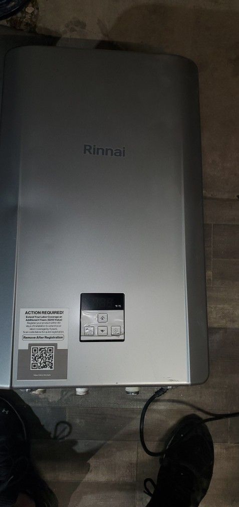 WONT LAST RETAIL IS 1100 Rinnai RE160i High Efficiency Non-Condensing, 6.6 GPM Tankless Hot Water Heater