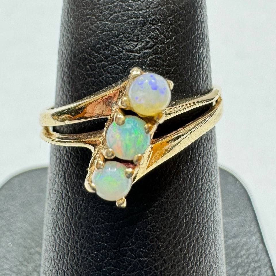 14k yellow gold lab opal stones ring