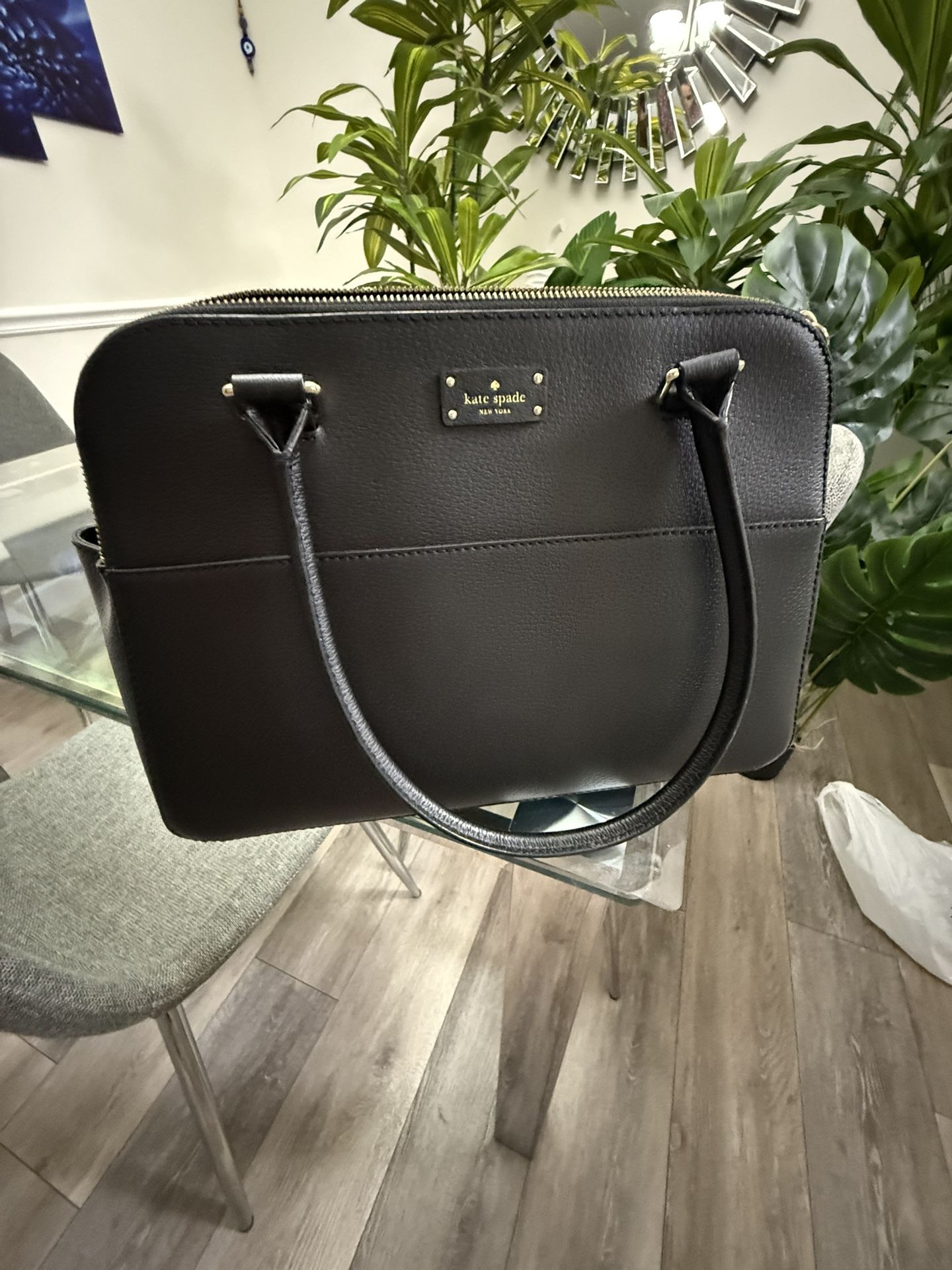 Pretty Hand Bag Many Pocket Inside From Kate Spade ! Open Box ( Make Reasonable Ofer Price)