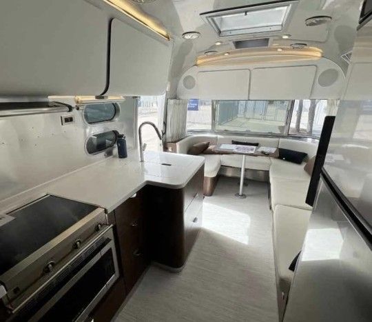 2022 Airstream Globetrotter 27FB