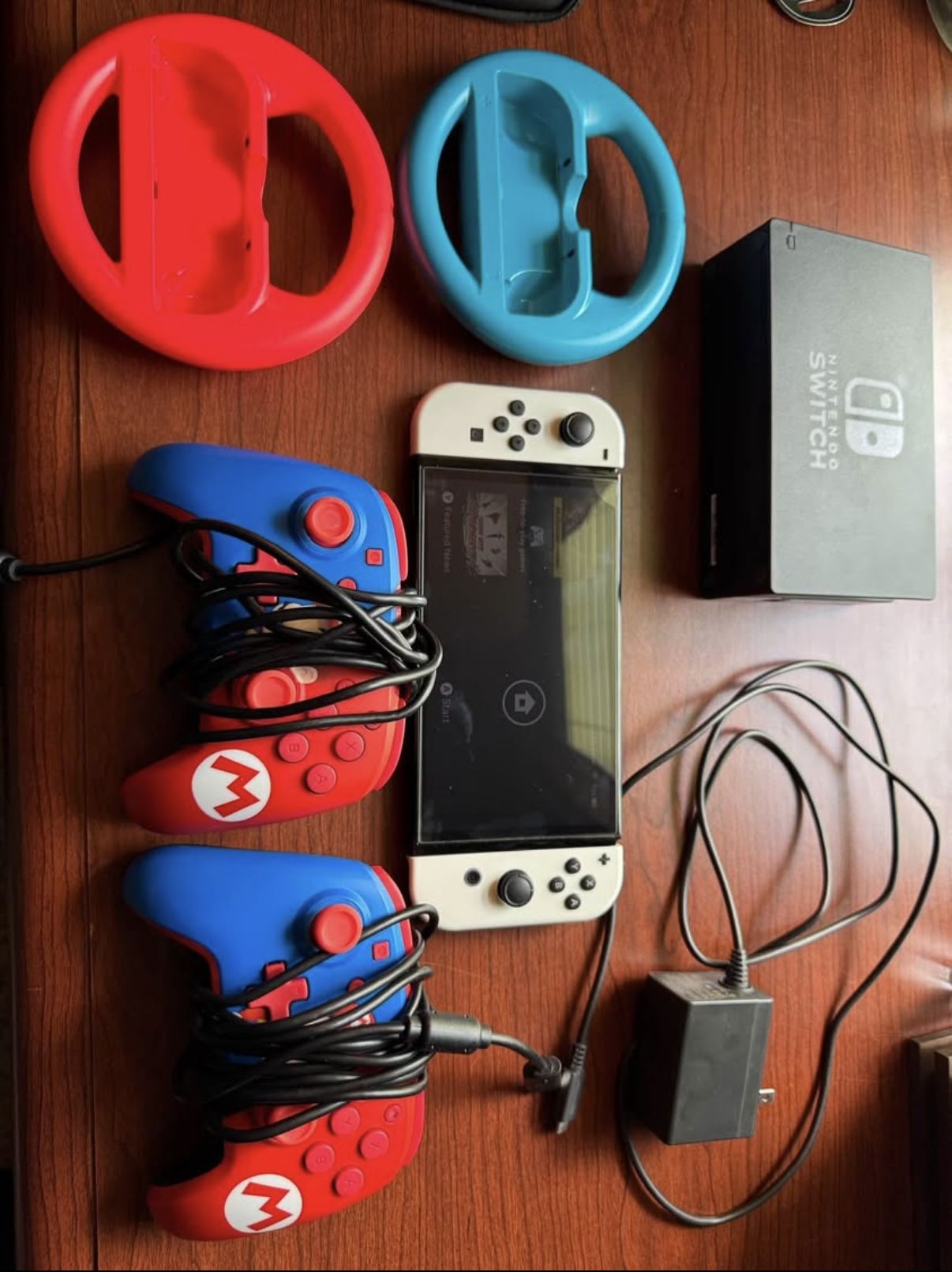 Nintendo switch OLED + two controllers