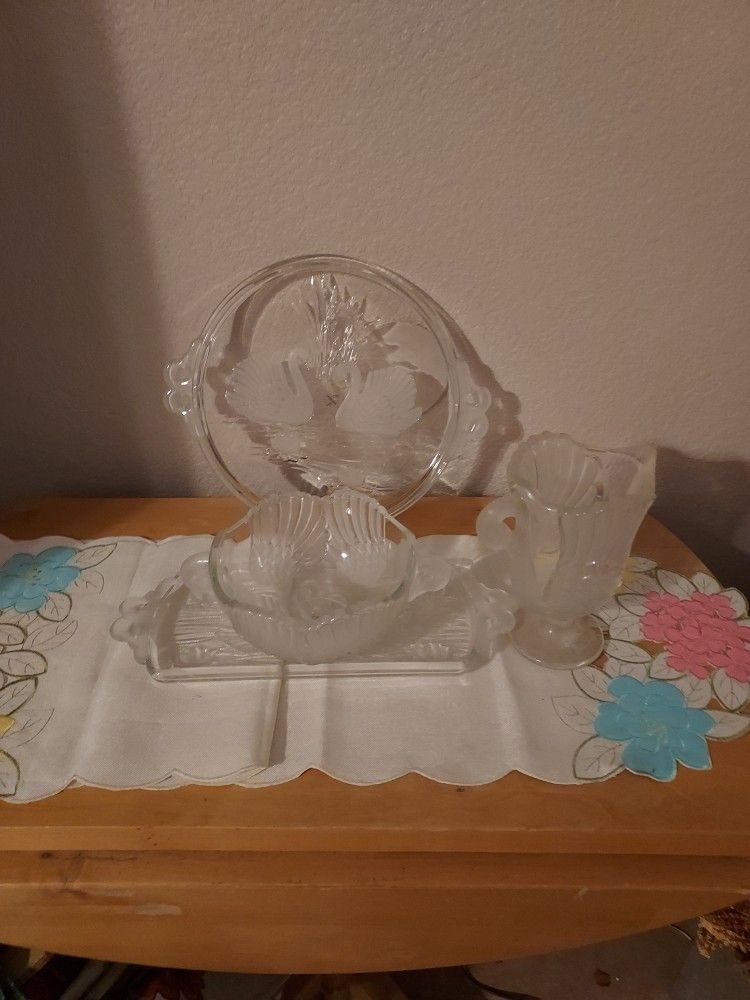 SWAN SET PITCHER, AND PLATES PLUS BOWL Please MAKE OFFER MUST SELL