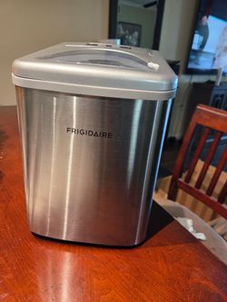 Ice maker Frigidaire