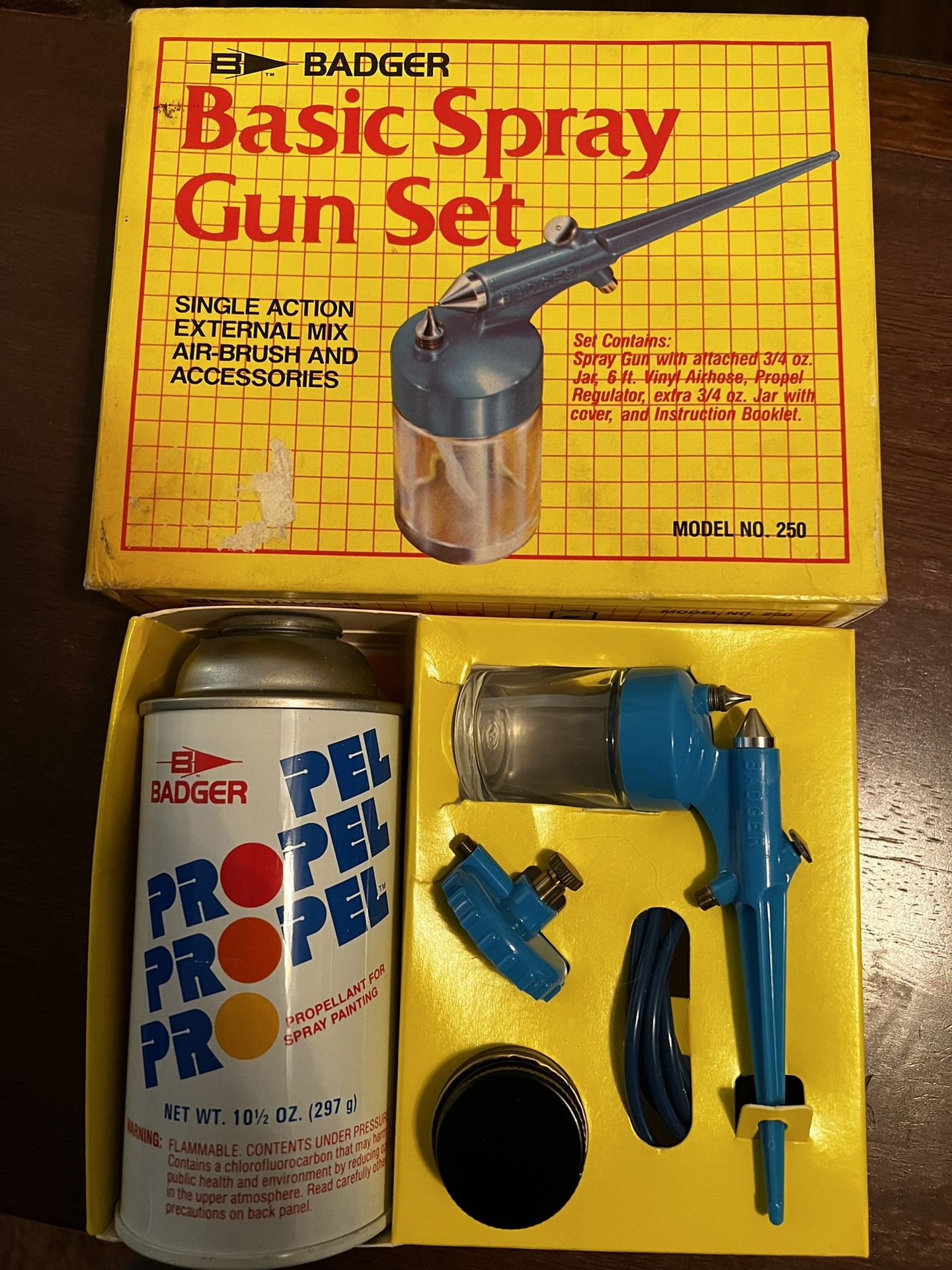Badger - Basic Spray Gun Set With Propel Can