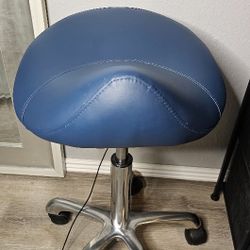 Saddle Stool With Wheels 