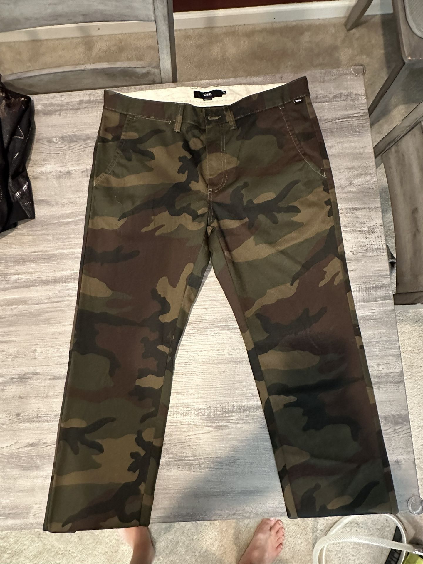 Vans Camo Pants - Size 33L x 34L for Sale in Brentwood, CA - OfferUp