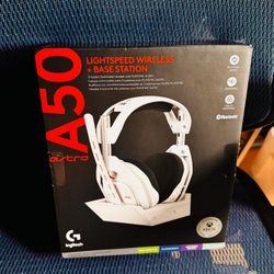 Logitech - Astro A50 X LIGHTSPEED Wireless with PLAYSYNC Gaming Headset + Base Station for Xbox Series XIS, PS5, PC/MAC - White