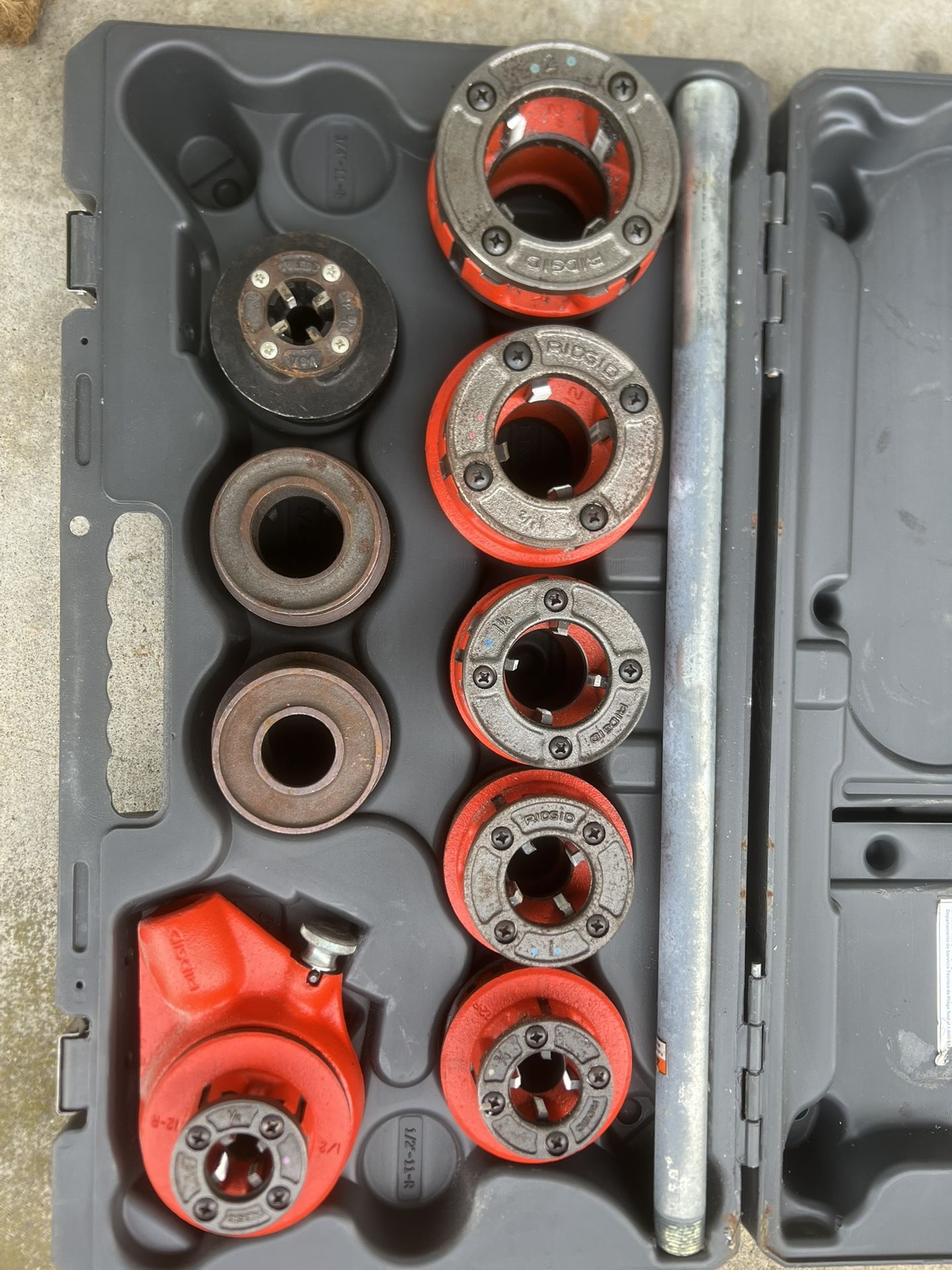 Rigid 12-R Ratchet threader