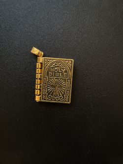 Gold plated and stainless steel bible pendant 