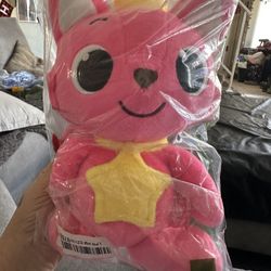 New Pink Fong Singing, Plushy