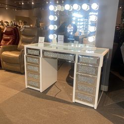 Diamond Look Vanity Table & Mirror 