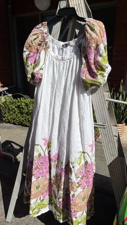 Vineyard Vines Mumu dress size XL white with pink flowers and green leaves Linen and Cotton lining