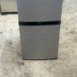 Frigidaire Mini Fridge 