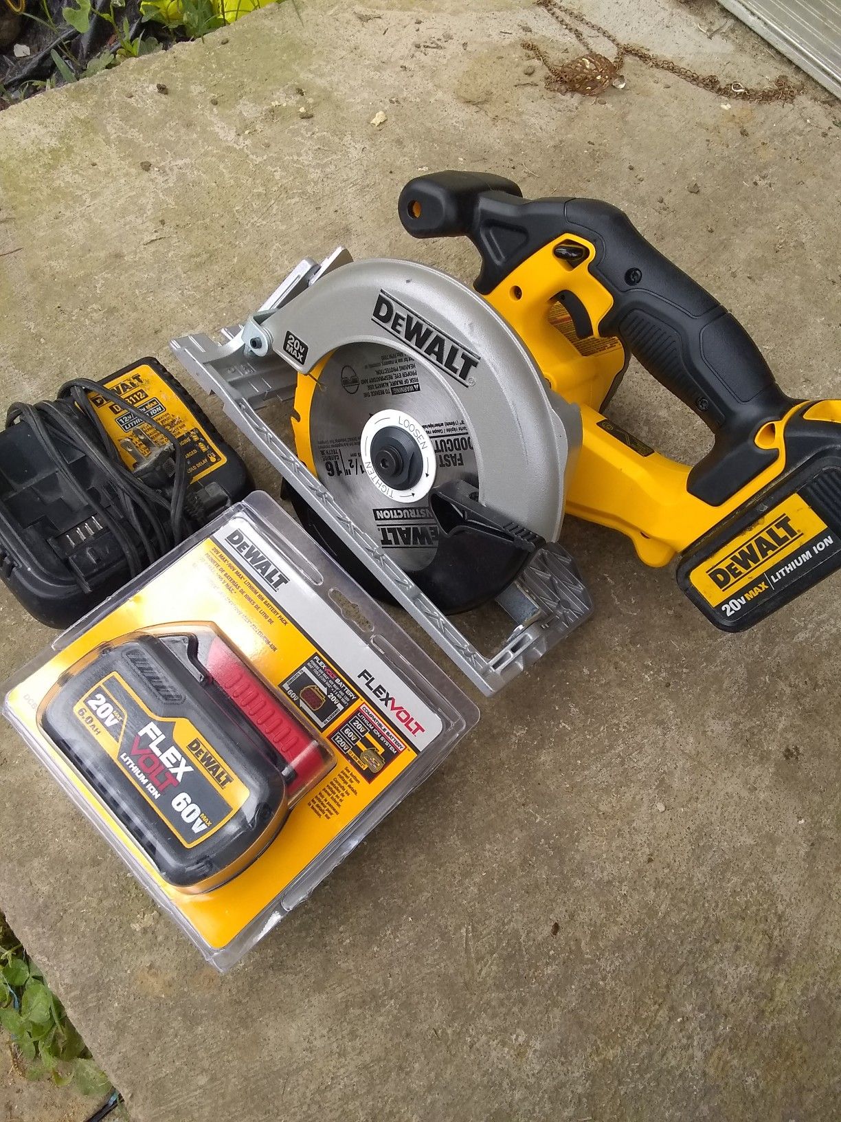 DeWalt serrucho de mano con pila flexvolt nuevos