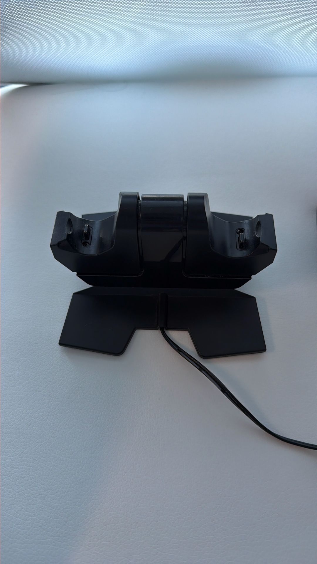 Playstation 4 Controller Charger (holds 2 Controllers)
