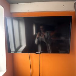 Element 39" LCD HD TV