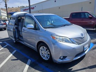 Toyota sienna  2013 XLE  GRAY COLOR V6 LIMITED