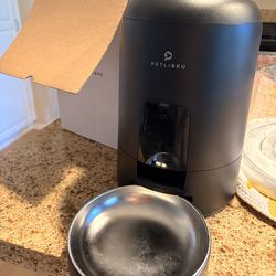 Auomatic dog feeder