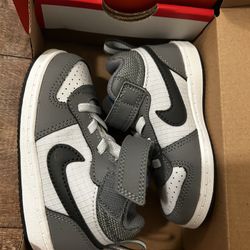 Nike Court Borough Size 7c