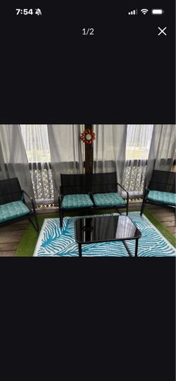 4 piece patio set with cushions like new