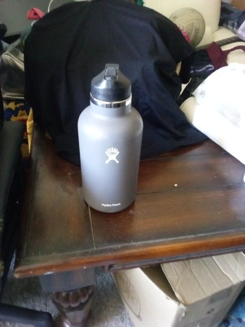 Hydro Flask 64oz