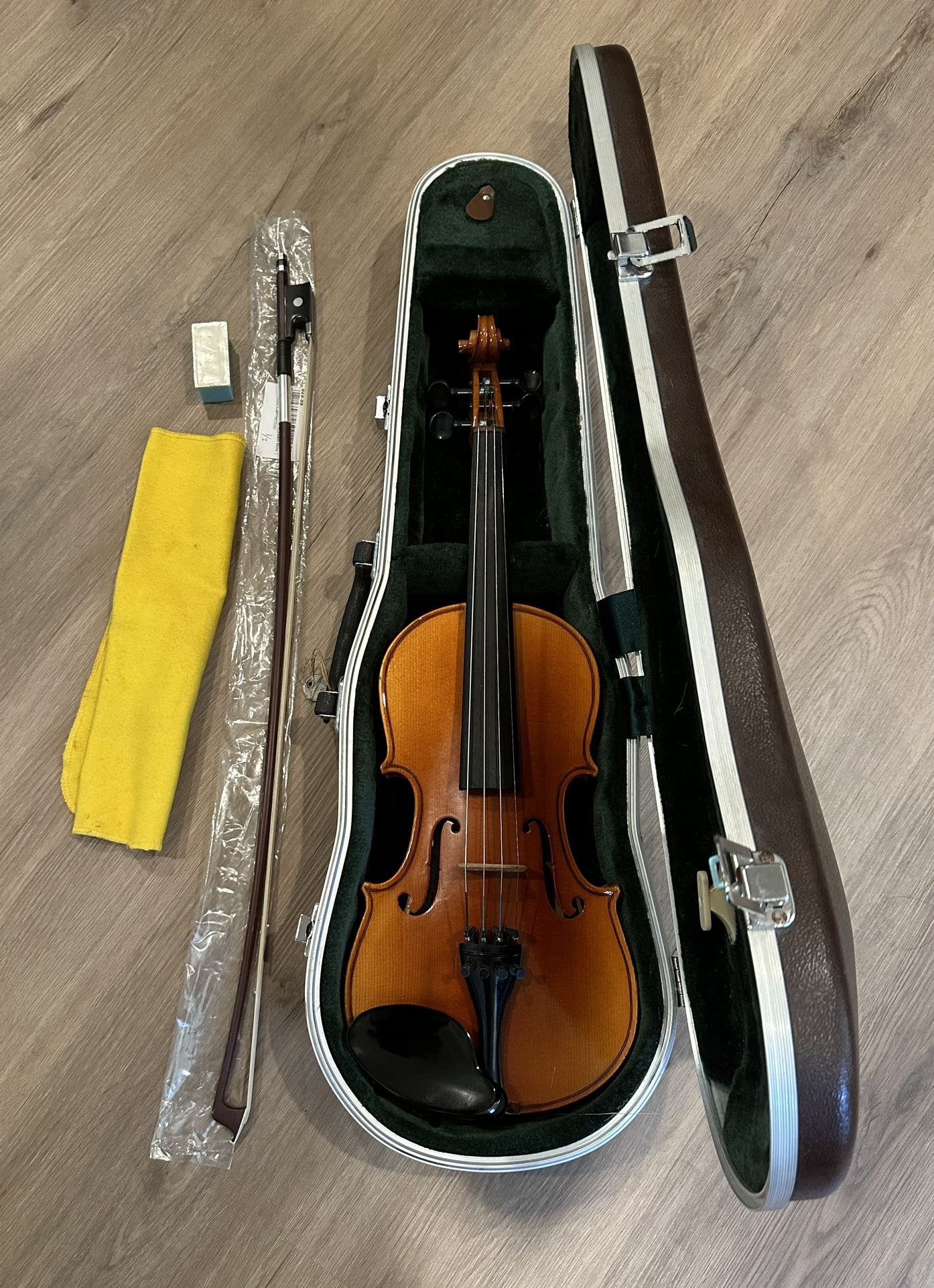 Ya Yin Half Size Violin + New Bow + Hard Case + Accessories