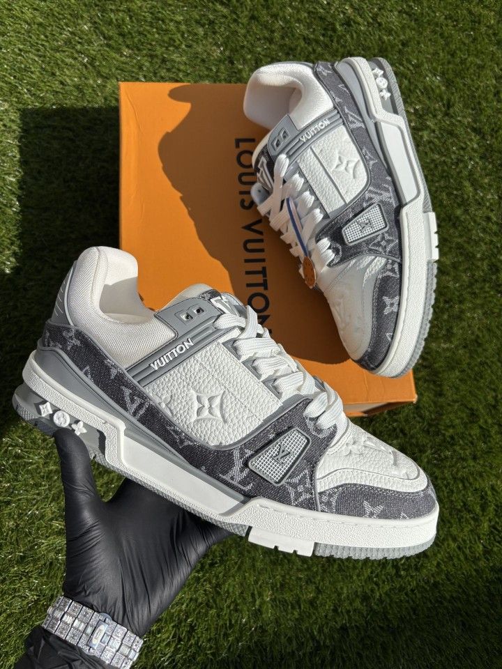 Louis Vuitton Men Trainers Grey Size 10