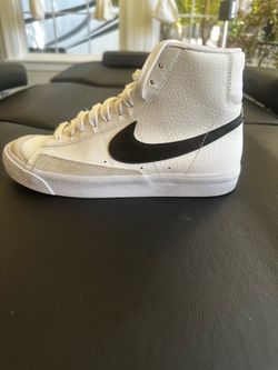 Women’s Nike athletic shoes, like new-Size 7