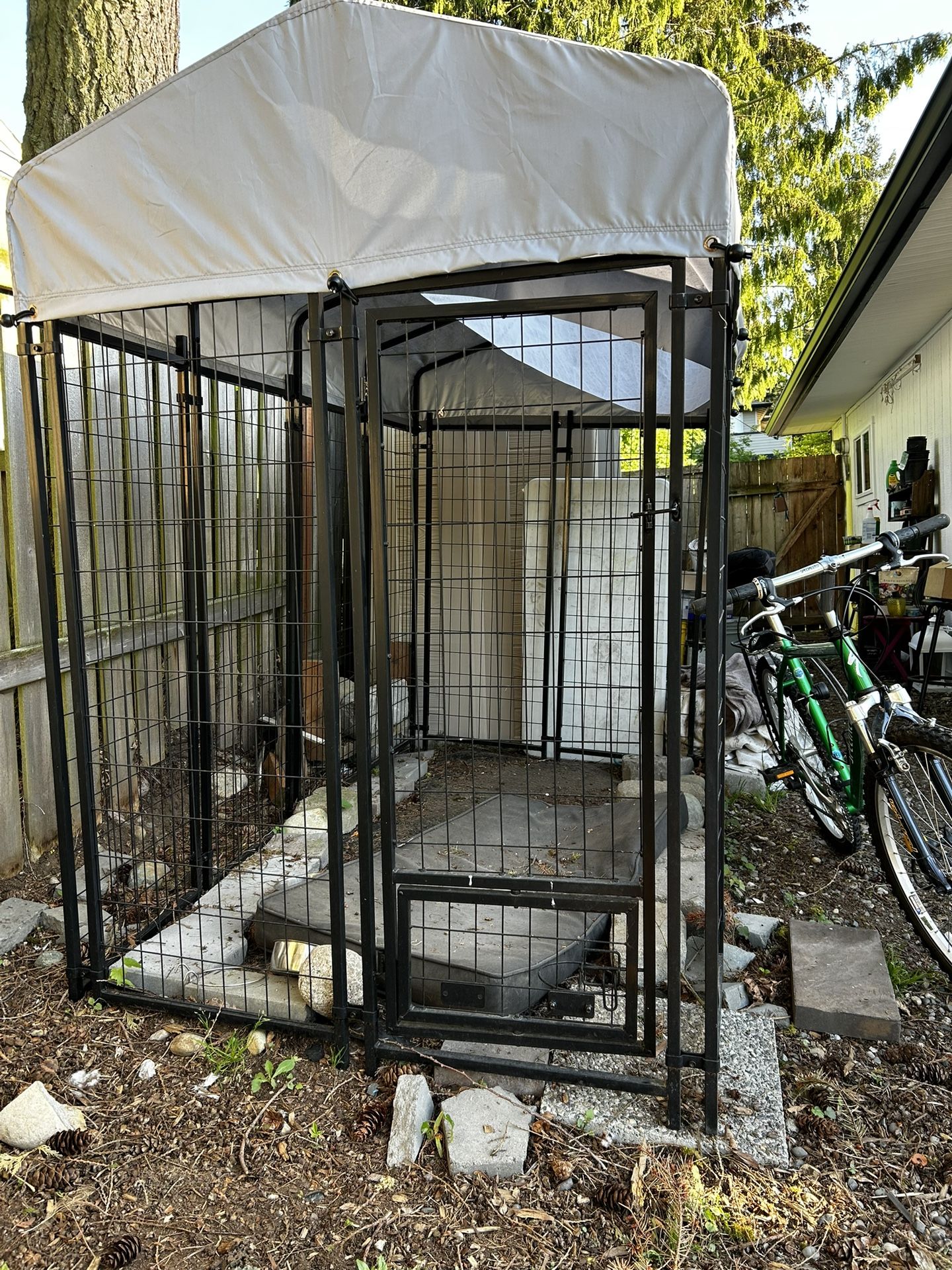 Dog Kennel - 4ftx8ft
