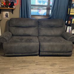 Reclining Couch (power) Read Description   