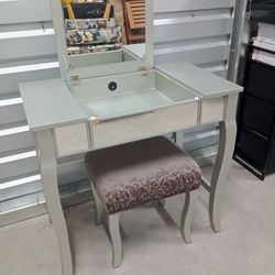 Exquisite Vanity 