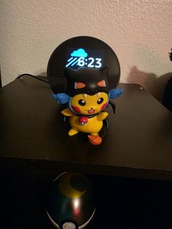 Pikachu Mega Charizard Poncho Figure 