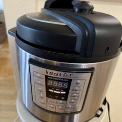 Instant Pot 6-in1 Multi-cooker, Pressure & Slow Cooker 6qt