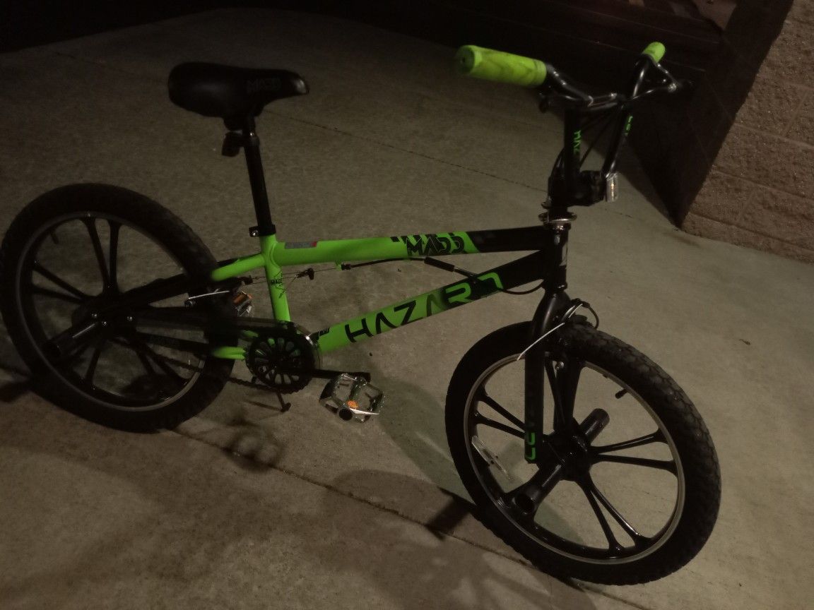 Hazard Madd Gear Mag Wheels BMX Bike 20" w/ Front and Rear Pegs