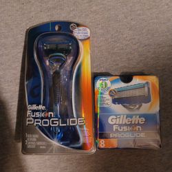 Gillette Fusion Proglide Razor Handle With Razor Blades