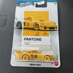 Hot Wheels Pantone Porsche 934/5