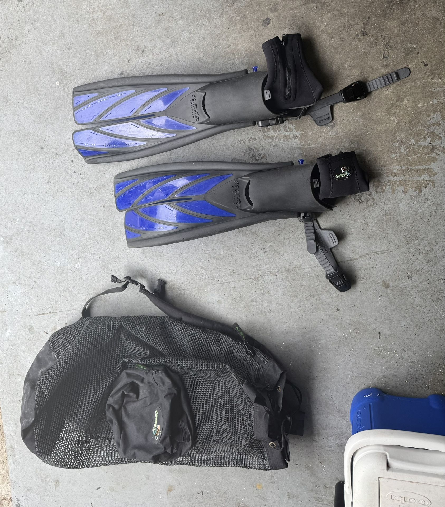 Scuba Bag With Split Fins And Dive Knife