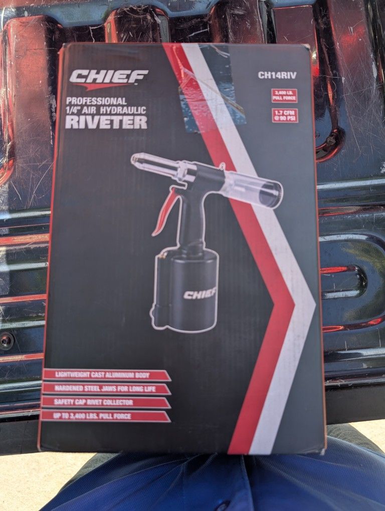 Chief 1/4" Air Hydraulic Riveter – Certified Open Box