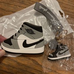 New Air Jordan Nike AirPods Pro Large 4”L Shoe Case & Keychain Set