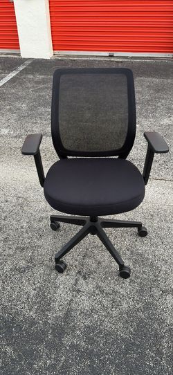 Staples Essentials Task Computer Chair
