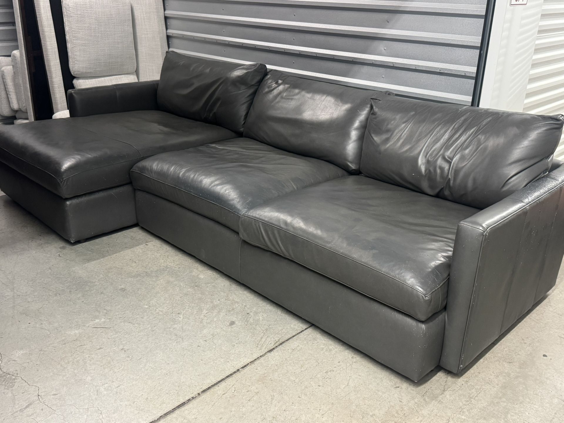 Sectional chaise sofa in genuine leather 
