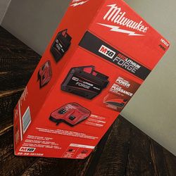 🔥🔥 MILWAUKEE M18 REDLITHIUM FORGE HD12.0 + RAPID CHARGER KIT
🔥🔥$240 