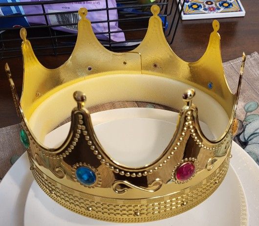 Bulk/lot of 25 plastic jeweled crowns