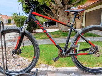 27.5 inch Giant Talon 3 mountain bike