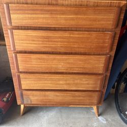 Dresser (Rway)