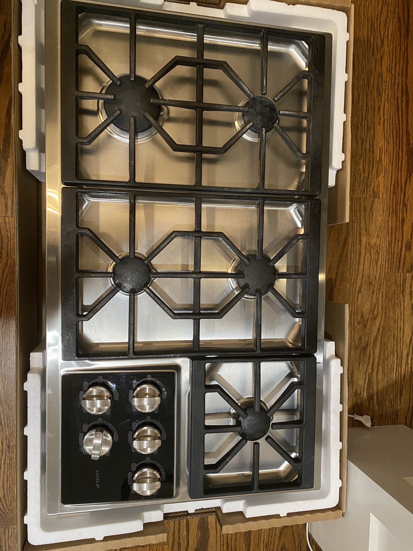 Wolf 5 Burner Gas Cooktop Stainless Steel CT36G/S 36"